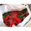 Image 3 : *lot of christmas decor, santa, tinsel, tote