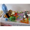 Image 1 : Stuffed toys, readers, clothing pins