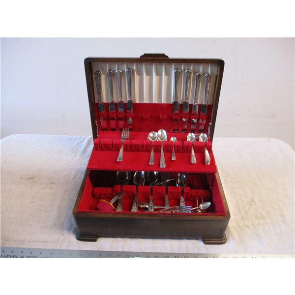 WM A Rogers silverware set Bodnarus Auctioneering