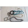 Image 3 : Windmere Electric Curler Set - Costume jewelry - Pins