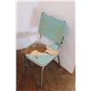 Image 3 : **Vintage Kids Table w/ (2) Chairs (12x18x34)