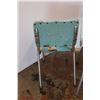 Image 5 : **Vintage Kids Table w/ (2) Chairs (12x18x34)