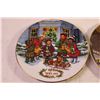 Image 2 : (2) Decorative Christmas Plates