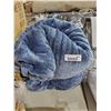 Image 1 : Queen Size Blue Bed Blanket