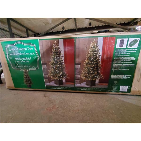 Pre-Lit Artificial Potted Holiday tree Tree 4.5'