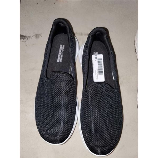 Skechers Slip On Sneakers Size 7 Woman's