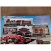 Image 4 : Dickensville Collectibles Holiday Train Set
