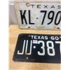 Image 2 : 1960 &1961 Texas license plats