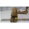Image 3 : pair of vintage women's shoe stretcher size 4D