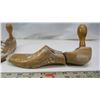 Image 6 : pair of vintage women's shoe stretcher size 4D