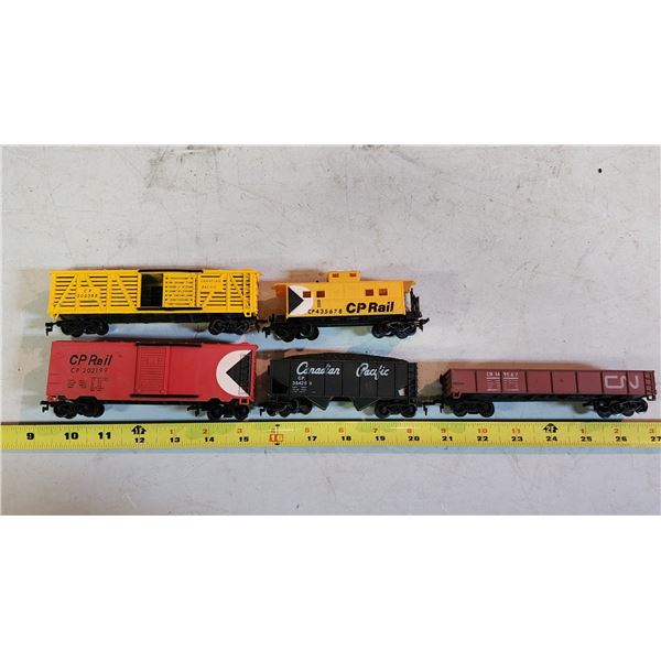 Set Of 5 CP Rail Assorted Model Train Cars 1 CN Rail Car set-of-5-cp-rail-assorted-model-train-cars-1-cn-rail-car