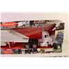 Image 2 : New Ray Peterbilt Diecast Tractor-Trailer 1/32 Scale