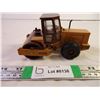 Image 1 : Case 1102 Roller - 1:35 scale (has come apart,as pictured)