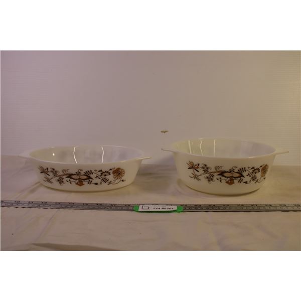 (2) Vintage Pyrex Casserole Dishes