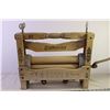 Image 3 : Antique Eatonia Wood Wringer