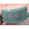 Image 4 : Pyrex casserole dish - Snowflake design