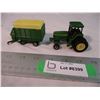 Image 2 : John Deere 1:64 farm toy