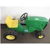 Image 1 : John Deere pedal tractor (plastic)