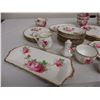 Image 2 : Royal Albert American beauty dishes