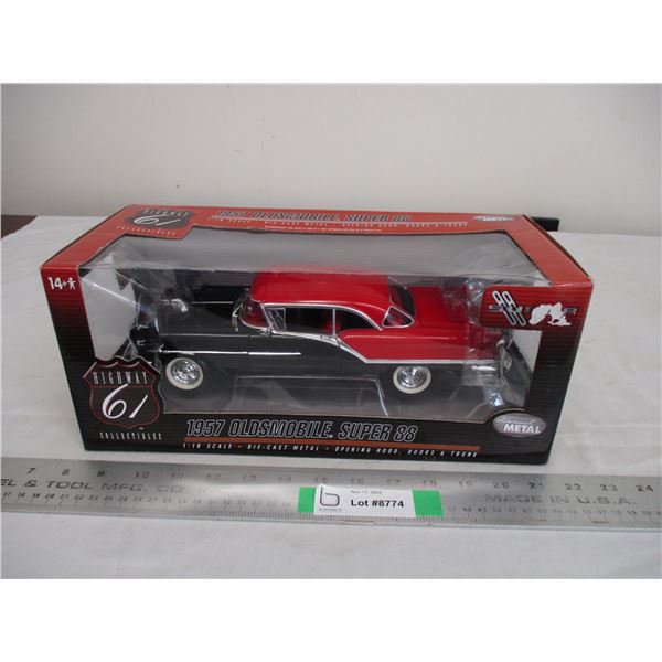 Highway 61 1957 Oldsmobile Super 88 - 1:18 diecast