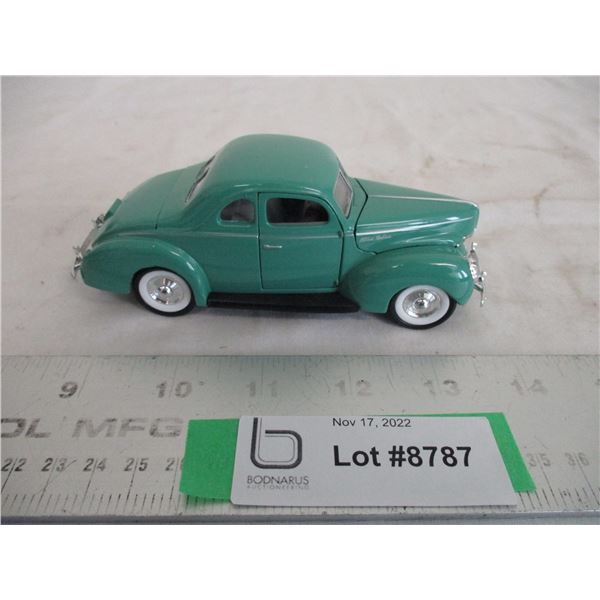 1940 Ford 5-window green coupe - 1:34 diecast