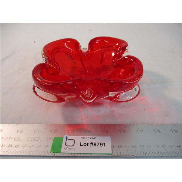 Chalet glass red bowl