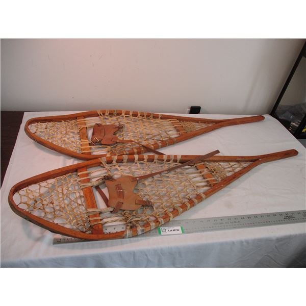 Vintage snow shoes made in Canada 14x48 size - Gros Louis - Village Huron Quebec