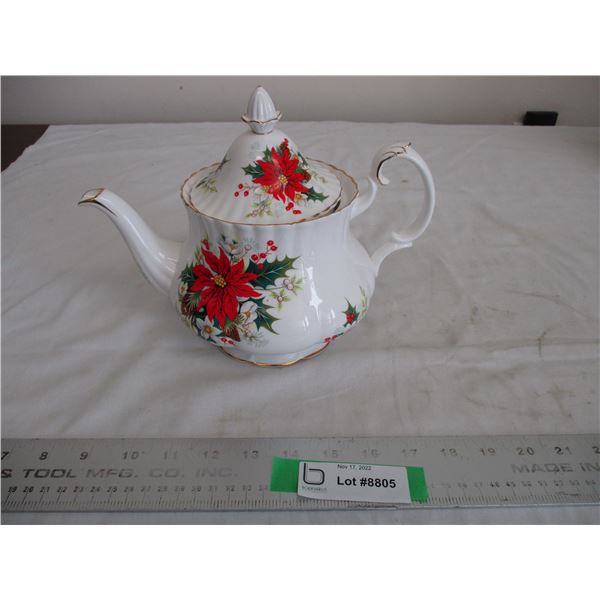 Royal Albert teapot - Yuletide