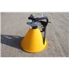 Image 3 : BE 550 lb. poly seed/fertilizer spreader