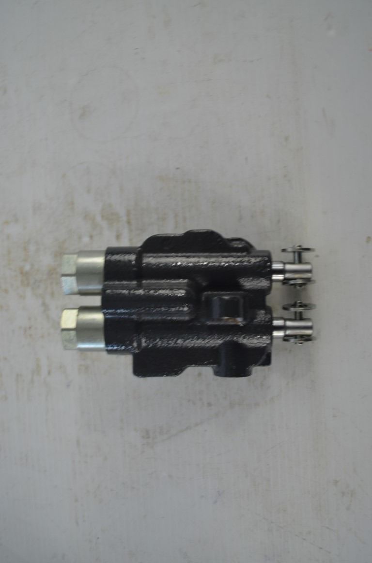 Kubota dual rear hydraulic remote kit, w/ 2 spool valve, lines, levers ...