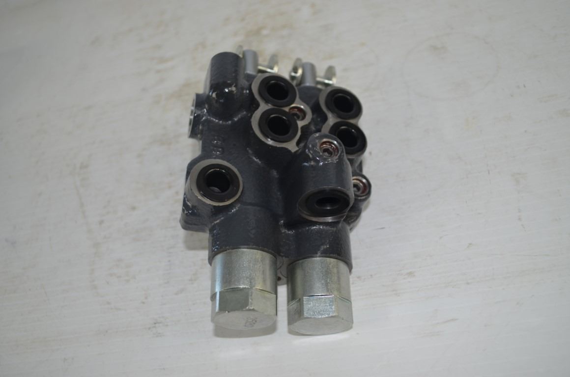 Kubota dual rear hydraulic remote kit, w/ 2 spool valve, lines, levers ...