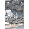 Image 7 : Dunlop Pair of 365/70R18 tires, 95% tread