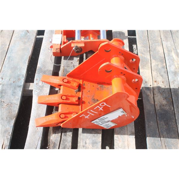 Kubota 12" digging bucket, new