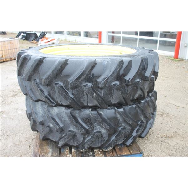 Pair of 525R1257 tires and rims