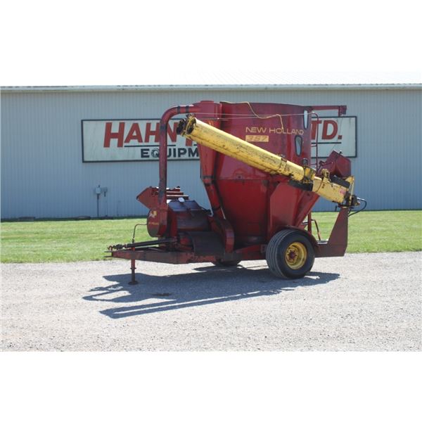 New Holland 357 mix mill, hydraulic auger