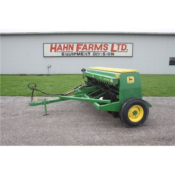 JD 8250 18 run seed drill, grassbox