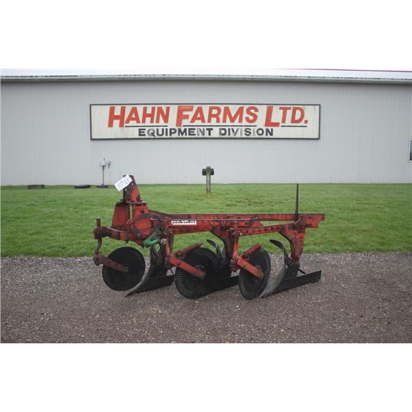 Cockshutt 3242 3 furrow,3pth plow, trip bottom