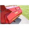 Image 10 : New Holland 790 Harvester, 890W 7' hay head, electric controls, one owner