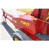 Image 9 : New Holland 790 Harvester, 890W 7' hay head, electric controls, one owner