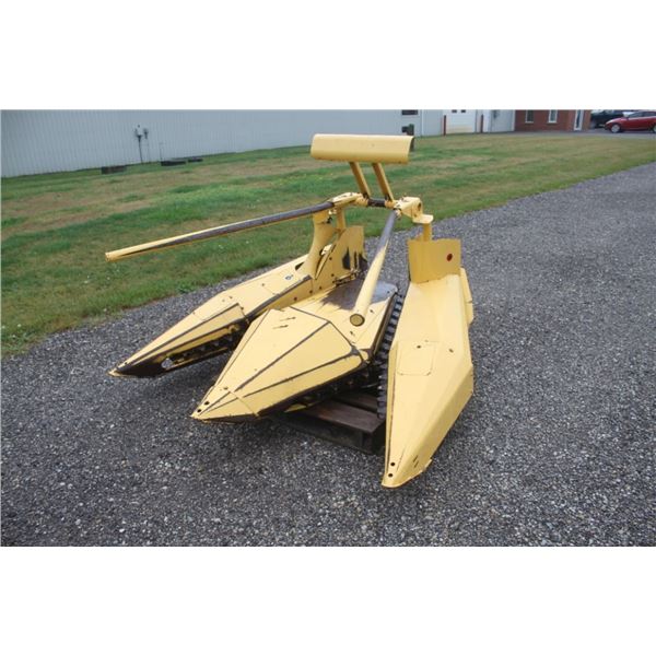 New Holland 824 2 row corn head, for NH harvester
