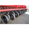 Image 10 : IH 5100 21 run seed drill, grass box, hydraulic markers, press wheels