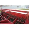 Image 12 : IH 5100 21 run seed drill, grass box, hydraulic markers, press wheels