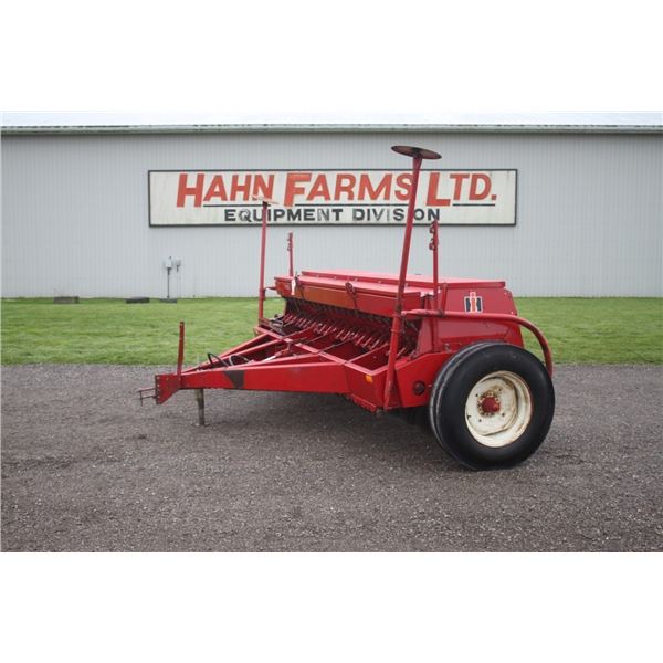 IH 5100 21 run seed drill, grass box, hydraulic markers, press wheels