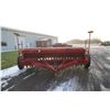 Image 4 : IH 5100 21 run seed drill, grass box, hydraulic markers, press wheels