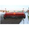 Image 8 : IH 5100 21 run seed drill, grass box, hydraulic markers, press wheels