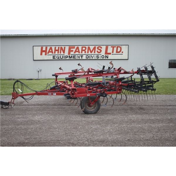 CIH 4500 17 1/2' cultivator, hydraulic fold, 3 bar harrow, rear hitch, one owner, very nice