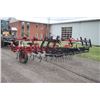 Image 6 : CIH 4500 17 1/2' cultivator, hydraulic fold, 3 bar harrow, rear hitch, one owner, very nice