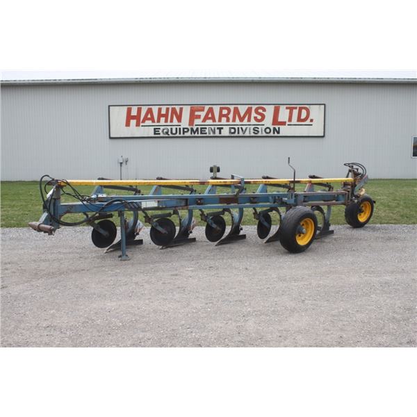 Overum 5 furrow semi mount plow, hydraulic furrow adjust