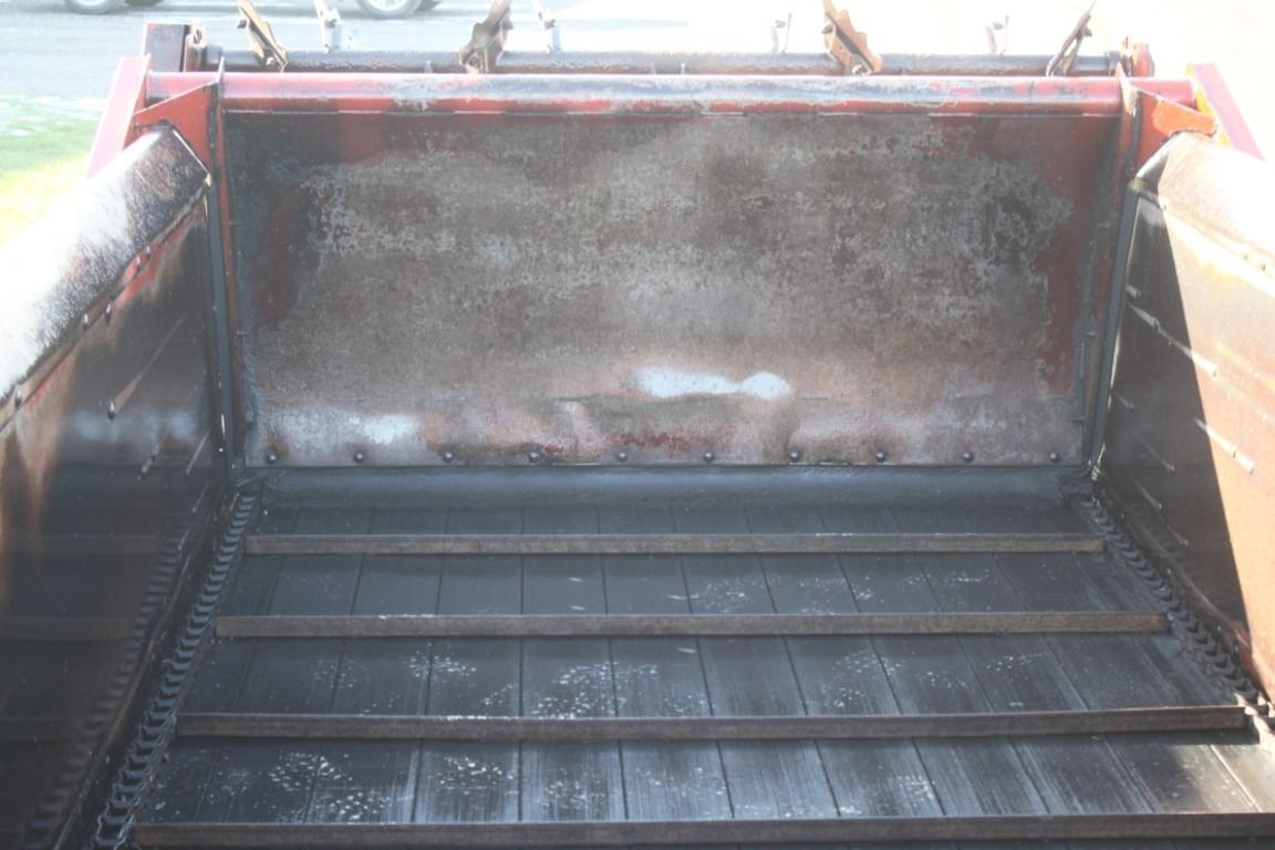 New Holland 195 tandem axle manure spreader, top beater, end gate