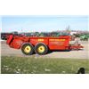 Image 5 : New Holland 195 tandem axle manure spreader, top beater, end gate, hydraulic drive apron, one owner